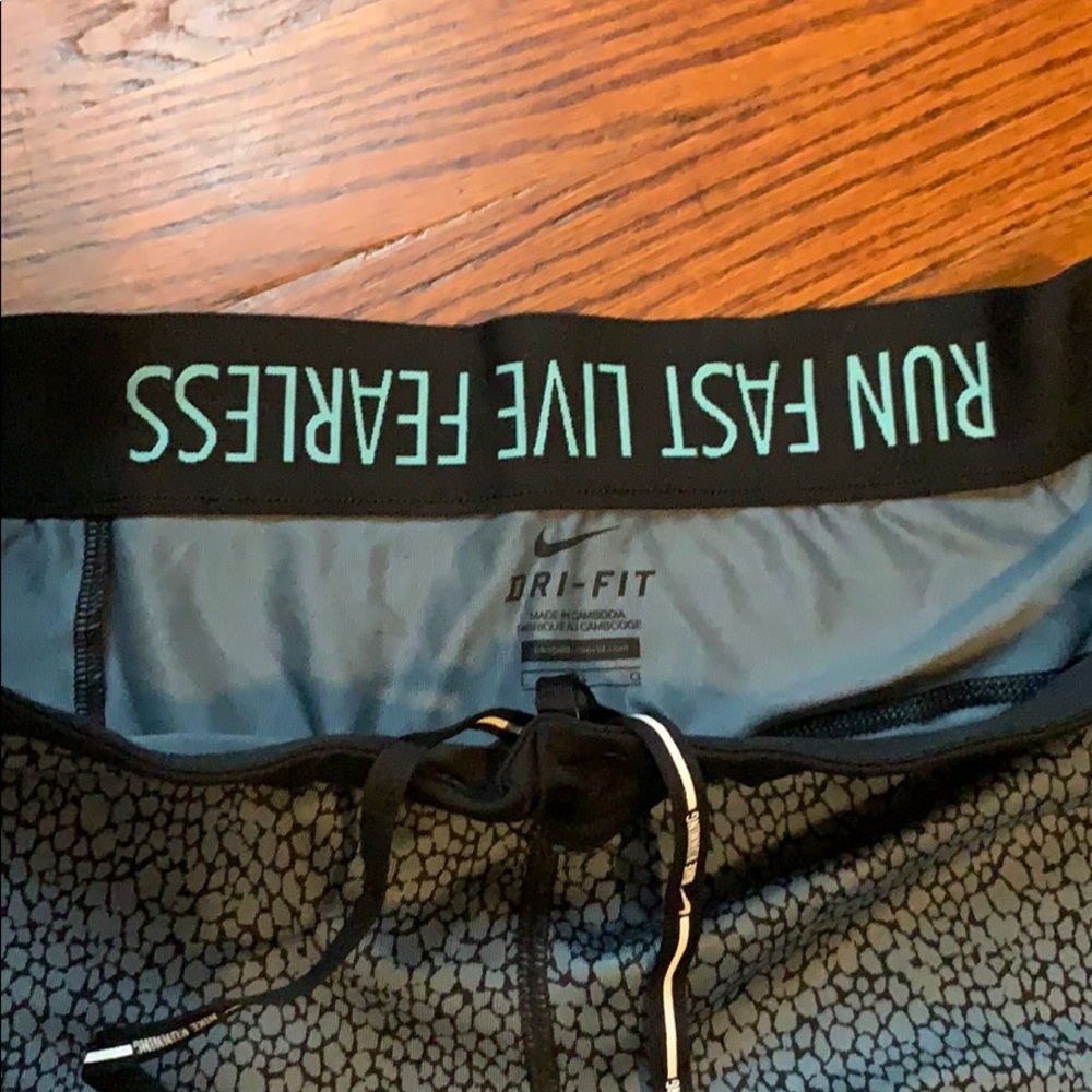 Nike Dri-Fit capri leggings - Picture 2 of 3